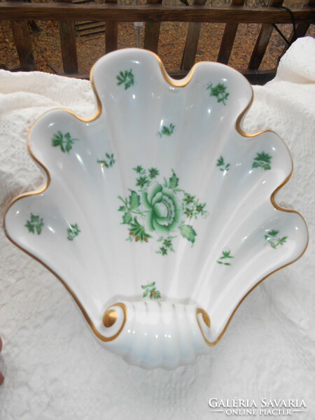 Herend porcelain shell bowl with Aponyi pattern