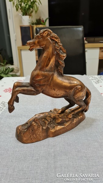 Bronzozott ló szobor