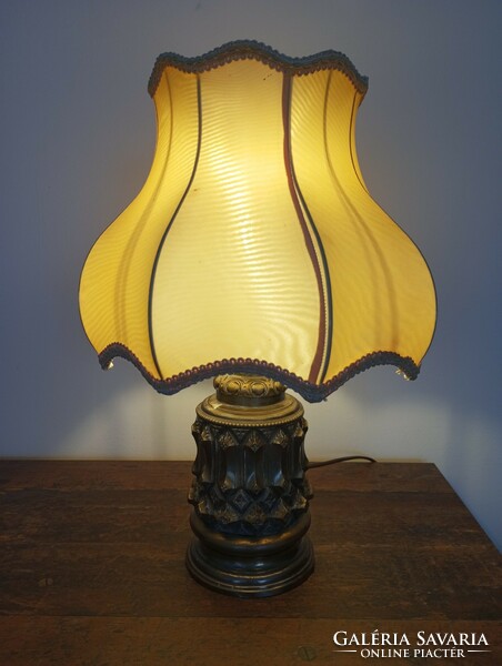 Table lamp with a bronze body