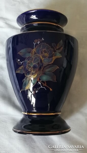 Kobalt kék porcelán váza 20 cm aranyozott festett virág minta