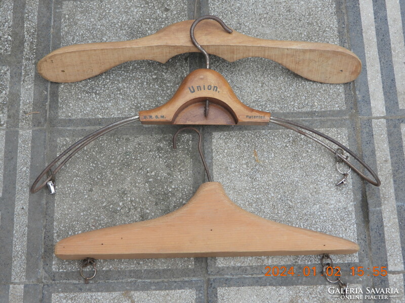 31 Pieces of old hangers