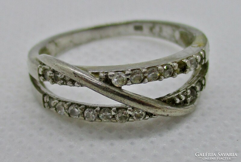 Gyönyörű fehér  köves  ezüstgyűrű