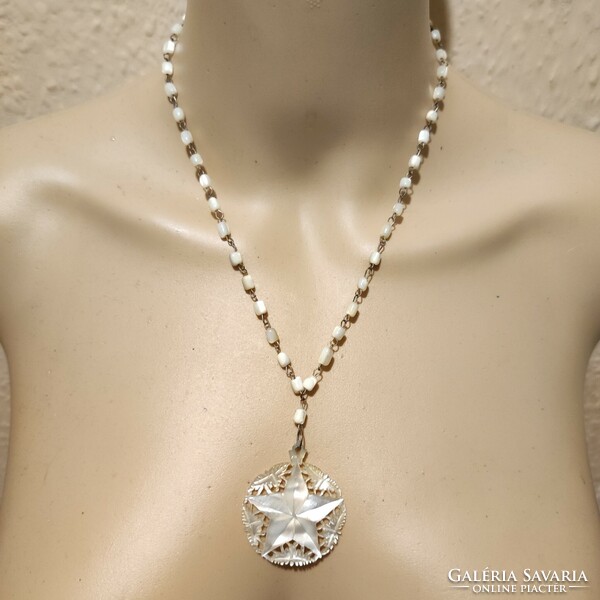 Victorian clamshell necklace 47.5cm under price 25000.-