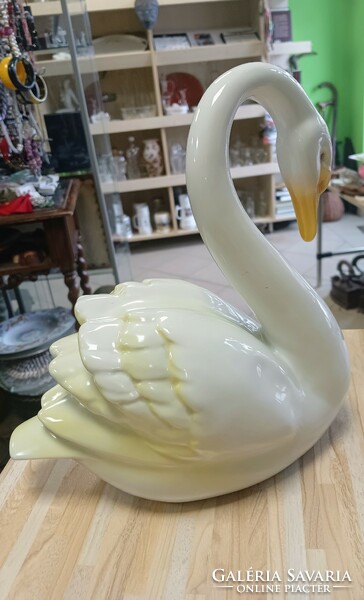 Raven house porcelain swan