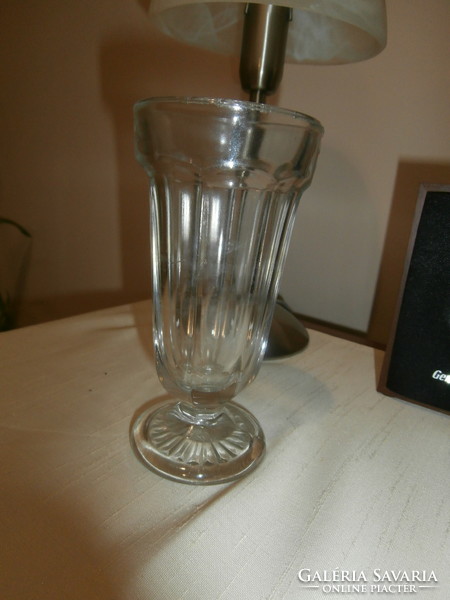 Bieder glass in rarer latte style