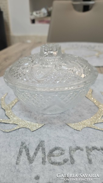 Beautiful crystal sugar bowl.