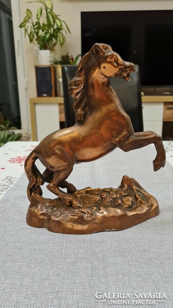 Bronzed horse statue