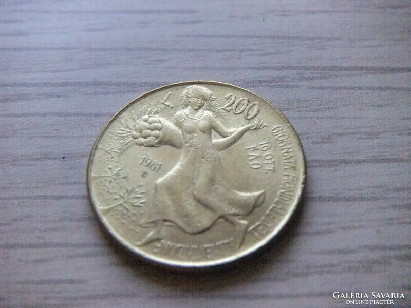 200 Lira 1981 Italy
