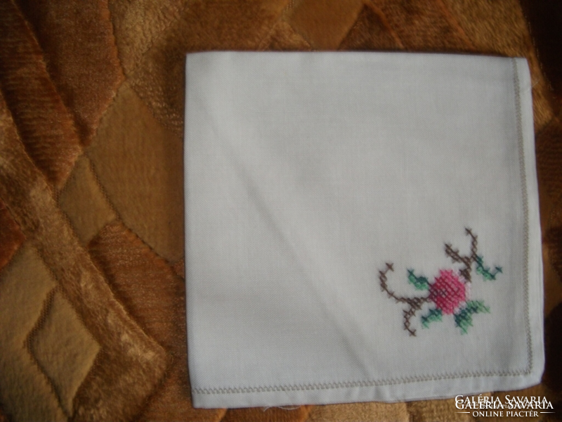 4 Cross-stitched, embroidered, hemmed napkins unused, size: 26 x 25 cm / picture folded state