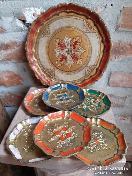 6 Florentine Italian coasters with either the red or the green tray