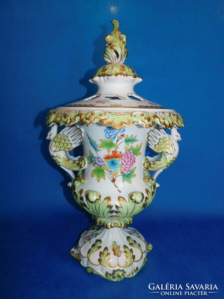 Herendi  Viktória  barokk váza