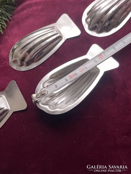 5 metal cake pans, chocolate moulds, - madeleine