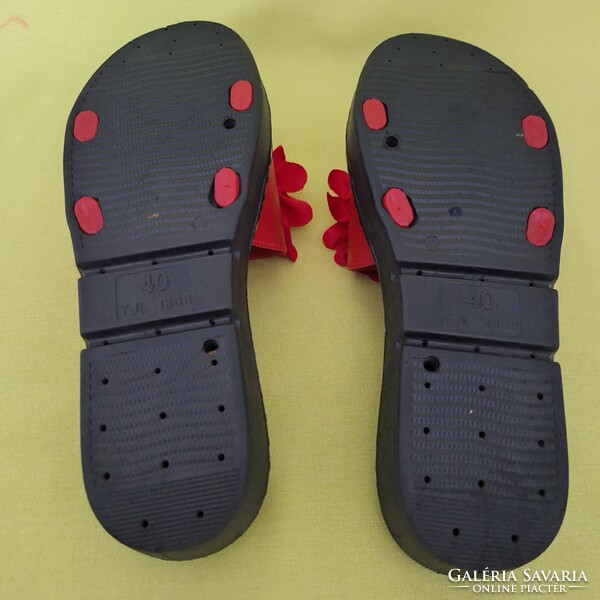 Red-black slippers