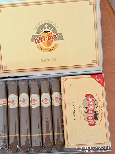Cigar box with cigars