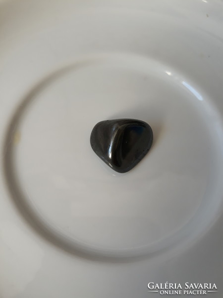 Hematite mineral (1.8 x 1.6 x 0.8 cm)