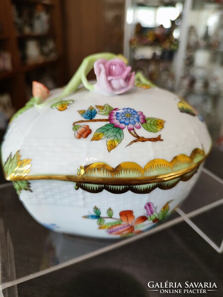 Chocolate box with Victoria pattern from Herend