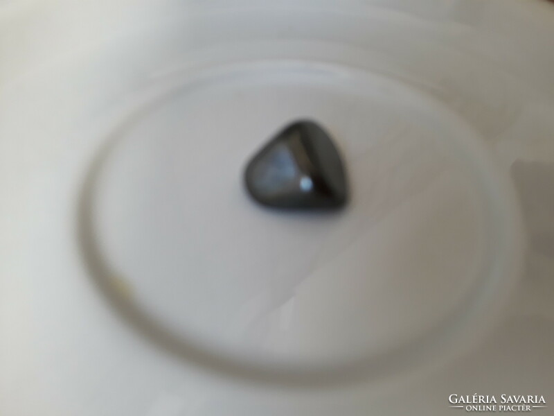 Hematit  ásvány (1,8 x 1,6 x 0,8 cm)