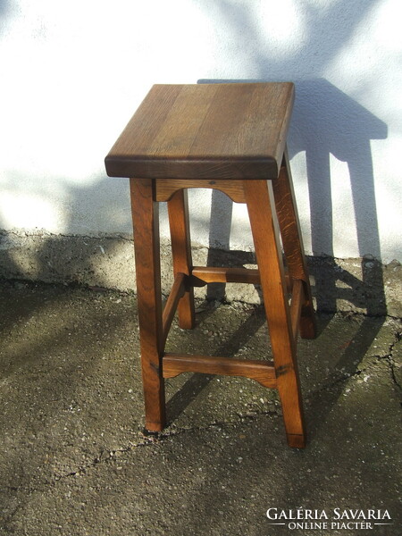 Bar stool