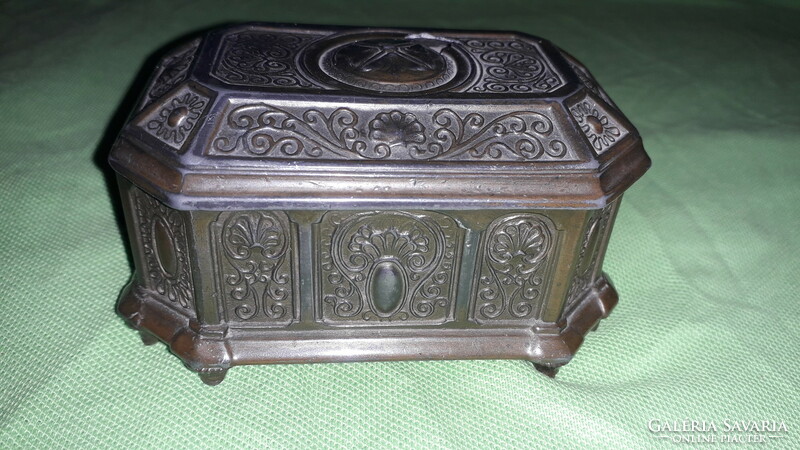 Antique pewter with velvet legs Art Nouveau metal box ornament ring box 10 x 8 x 6 cm as shown in pictures