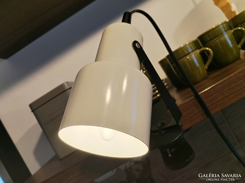 Csiptetős lámpa - minimalista jelleggel