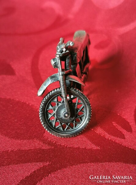 Ezüst miniatűr MZ motor