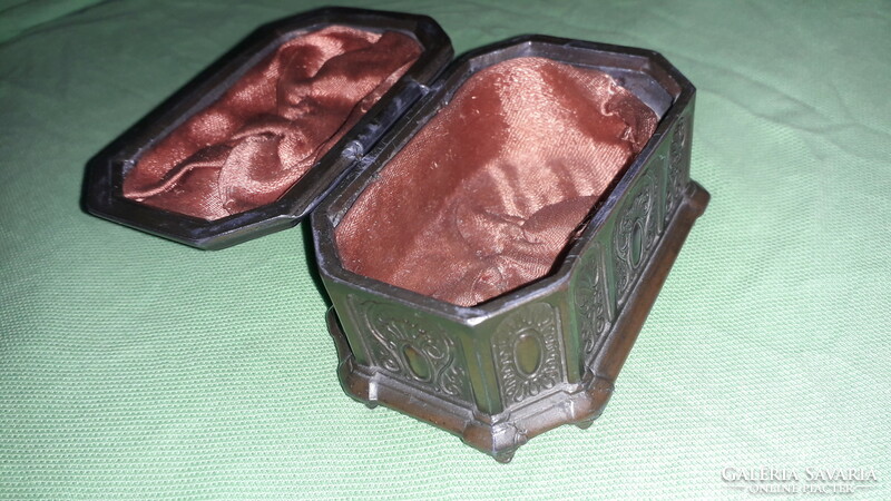 Antique pewter with velvet legs Art Nouveau metal box ornament ring box 10 x 8 x 6 cm as shown in pictures