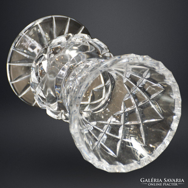 Kisméretű kristályüveg váza