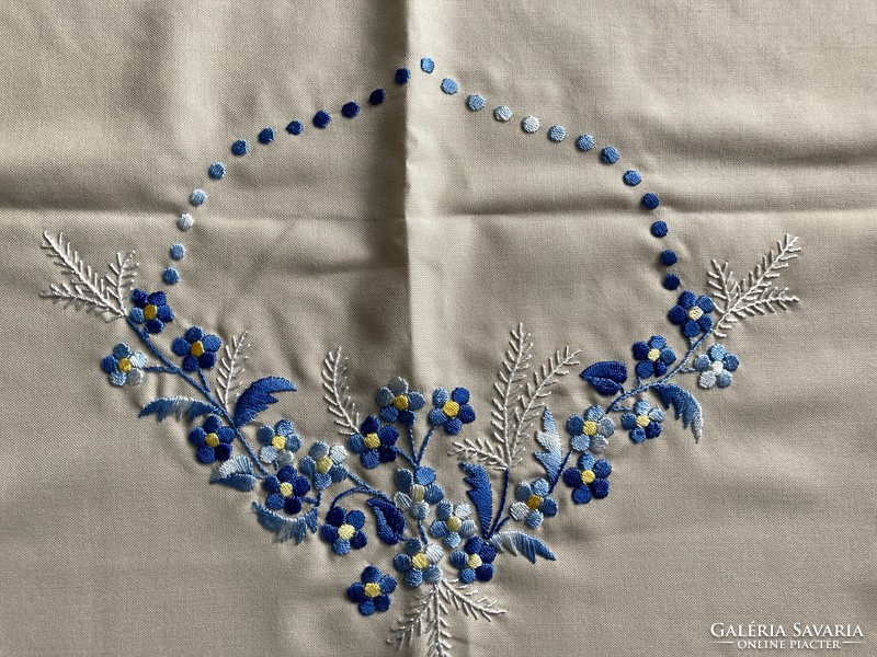 Blue embroidered forget-me-not pattern runner