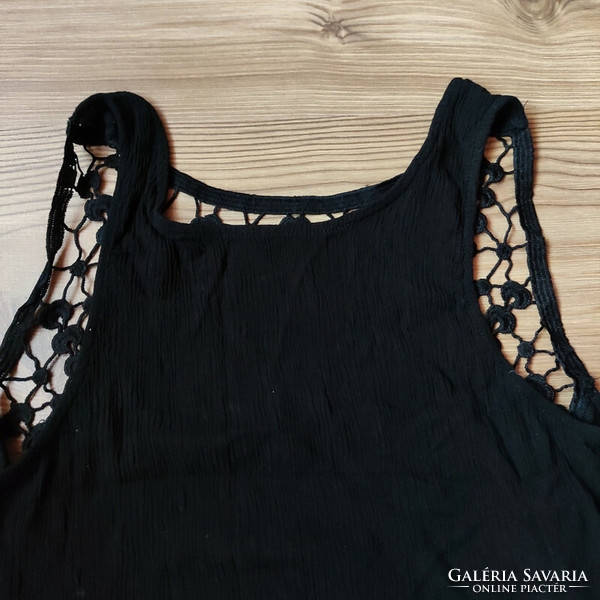 H&m divided size 36 black crop top with lace back