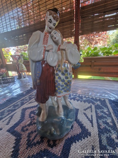 Román népviseletben, lévő, fiatal pár, porcelán figura