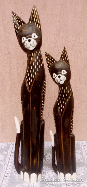 Bennszülött, törzsi szobor sorozat Indonéziából. Cicák pettyes mintázattal. Eredeti kézműves munka