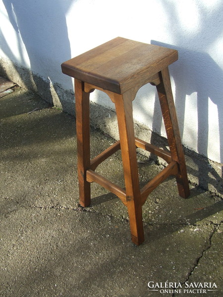 Bar stool