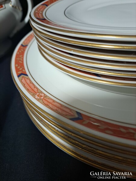 28-piece royal worcester porcelain tableware for 6 people.