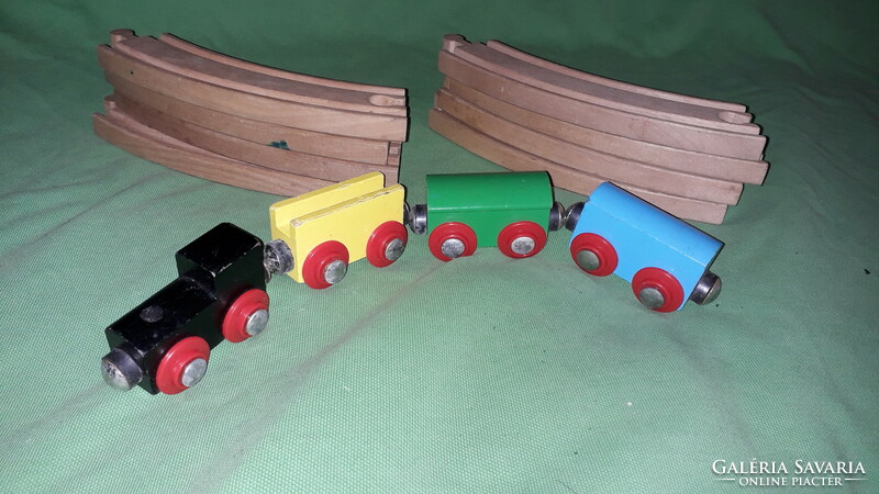 Retro wooden magnetic toy miniature railway with 25 cm assembly on a 44 cm diameter circular track as shown in the pictures