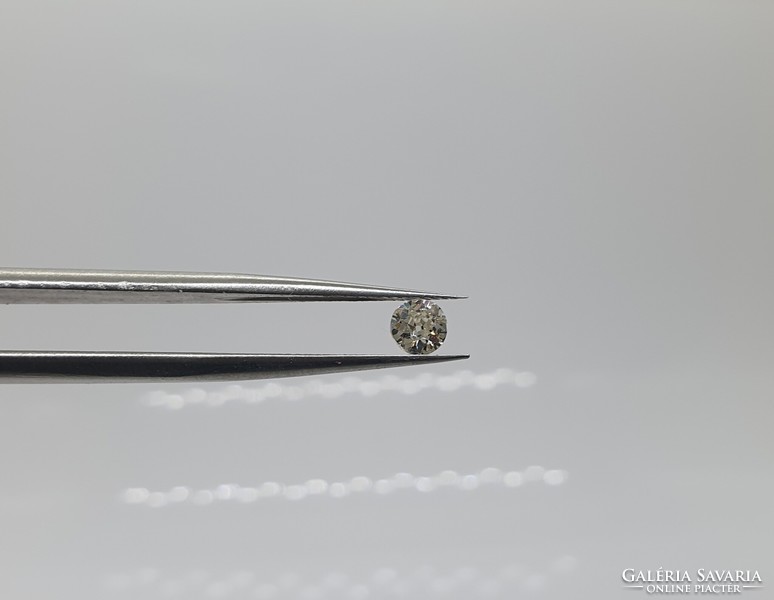 Extra 0.27 carat brilliant-cut diamond. With certification..