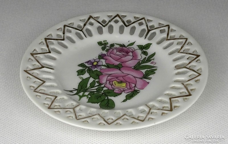 1Q010 Régi rózsa díszes aranyozott áttört szélű Victoria porcelán dísztányér 12.5 cm