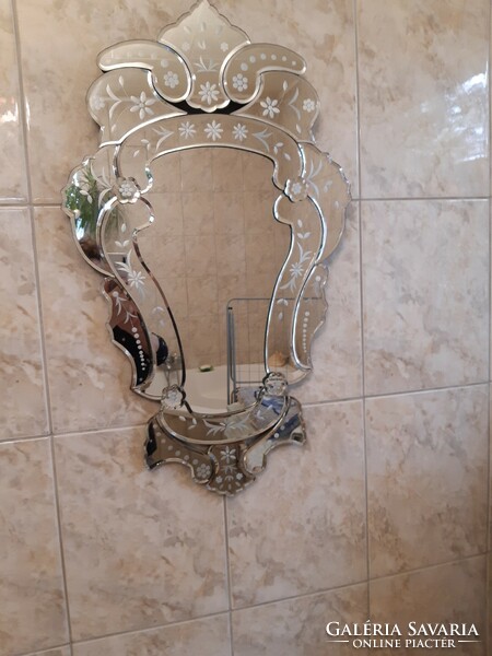 Venetian antique, faceted beautiful flower richly flowered original wall mirror