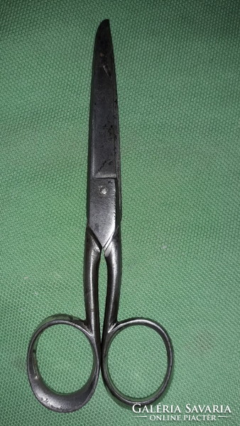Antique Solingen steel sharp needlework scissors in good condition when closed, the length is 12 cm according to the pictures