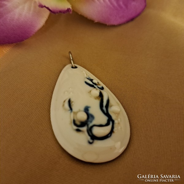 Elegant and unique porcelain pendant. 3 cm