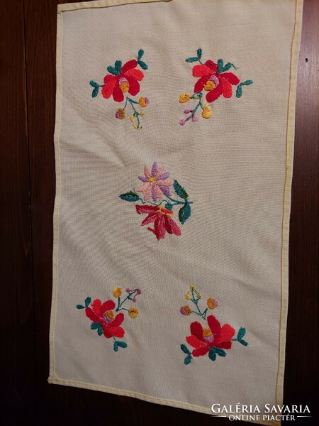 Matyó pattern tablecloth