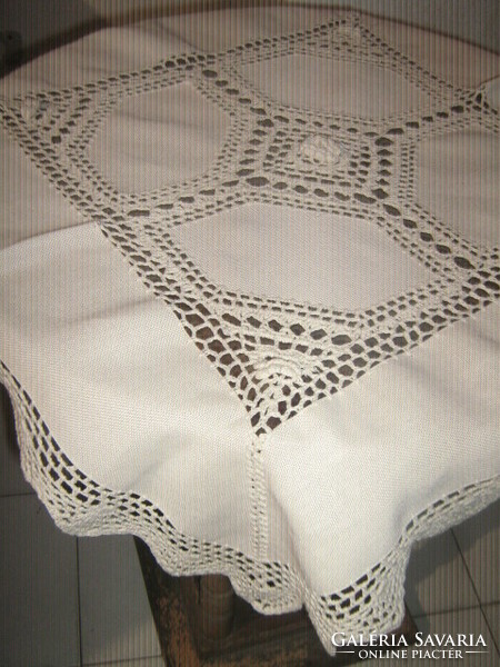 Dreamy handmade crochet floral patterned edge and insert ecru needlework tablecloth