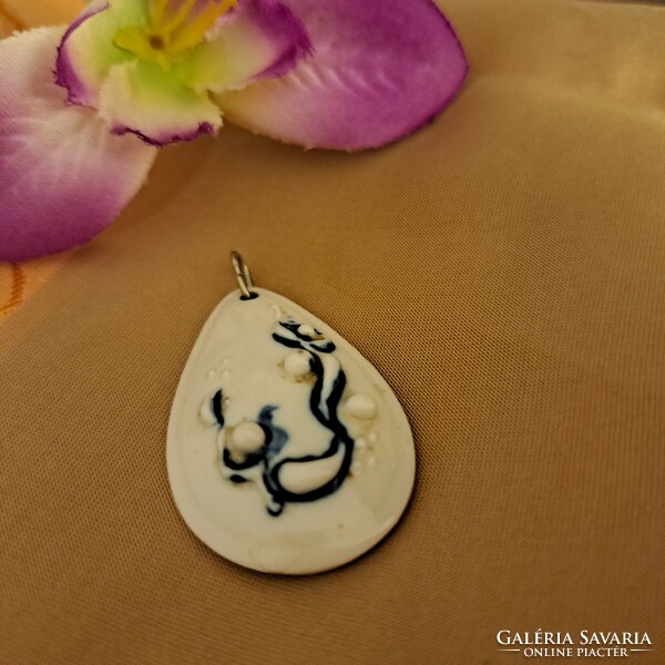 Elegant and unique porcelain pendant. 3 cm