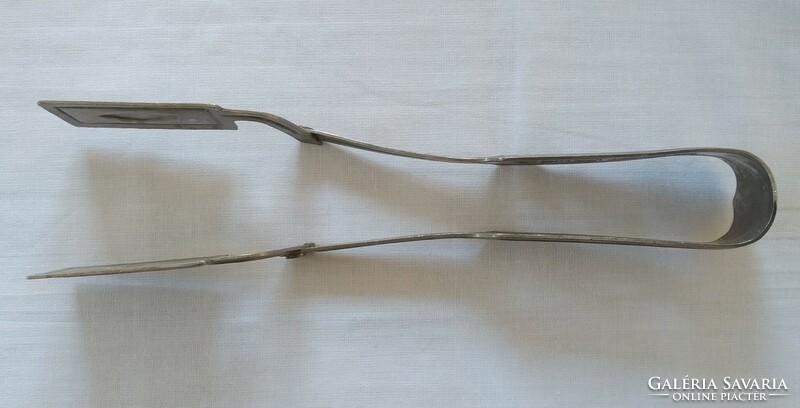 Antique cake tongs / tongs