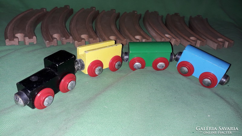 Retro wooden magnetic toy miniature railway with 25 cm assembly on a 44 cm diameter circular track as shown in the pictures