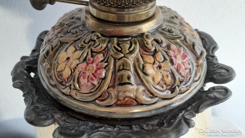 STEIDL ZNAIM asztali petróleumlámpa, nagyméretű, majolika, tulpánbúra, eredeti rajta minden