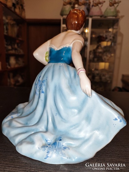 Royal dux lady in skirt