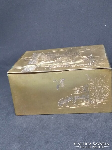 Engraved, chiseled box with a hunting scene.