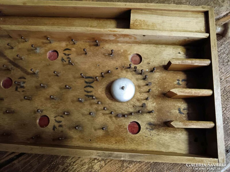Fa golyós kilövős játék, 20. század közepéről, tisztítva kezelve, működő darab