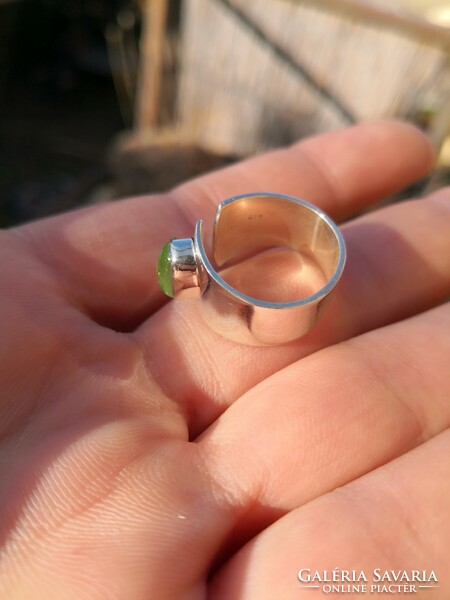 Gyönyörű zöld turmalin köves ezüst gyűrű