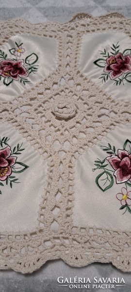 Embroidered decorative pillow (m4400)
